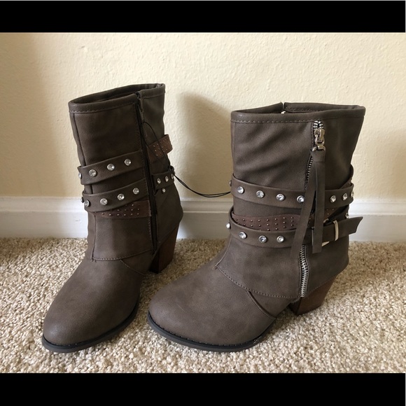 Shoes - SOLD! BRAND NEW ladies size 7 boots